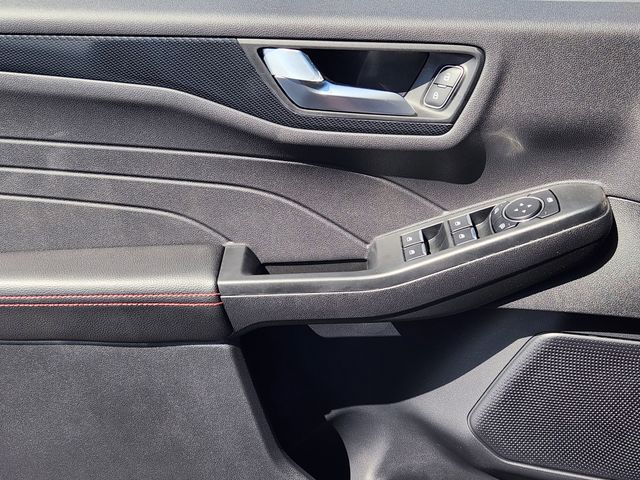 2025 Ford Escape ST-Line photo