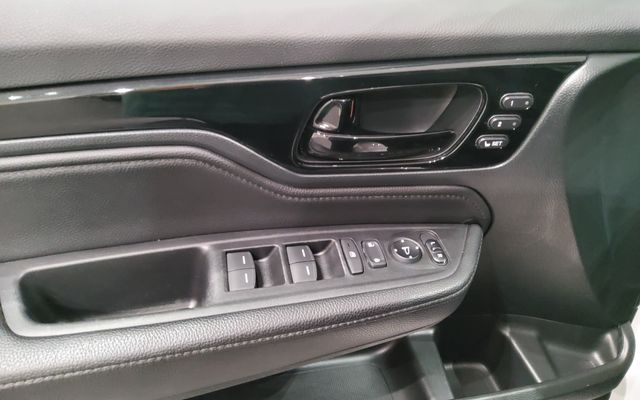 Used 2023 White Honda Touring image 28