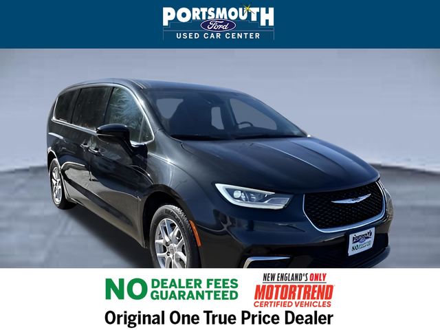 Brilliant Black Crystal Pearlcoat 2024 Chrysler Pacifica Touring L FWD Minivan Front-Wheel Drive 9-Speed Automatic