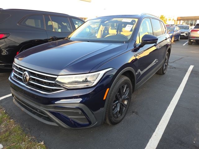 Blue 2024 Volkswagen Tiguan SUV / Crossover Front-Wheel Drive 8-Speed Automatic