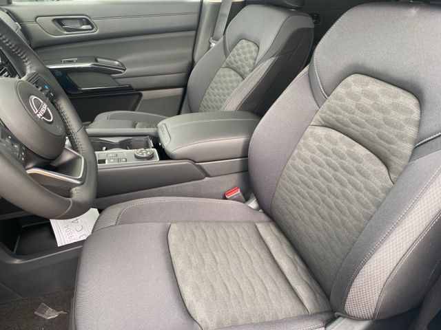 2025 Nissan Pathfinder SV photo