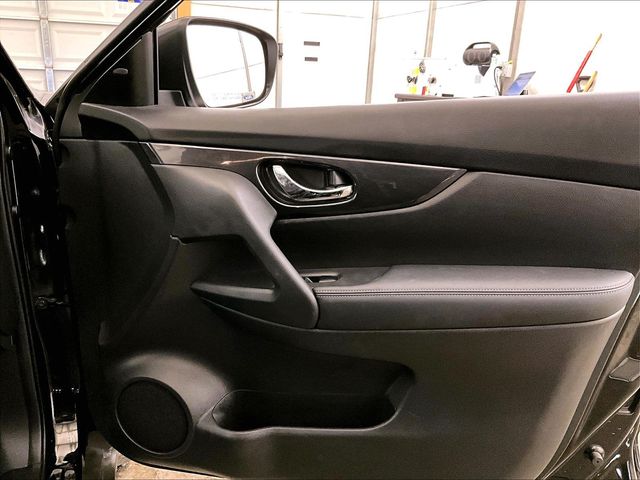2019 Nissan Rogue SV Black at South Hills Kia