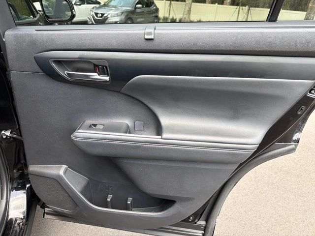 Used 2025 Toyota Highlander SUV