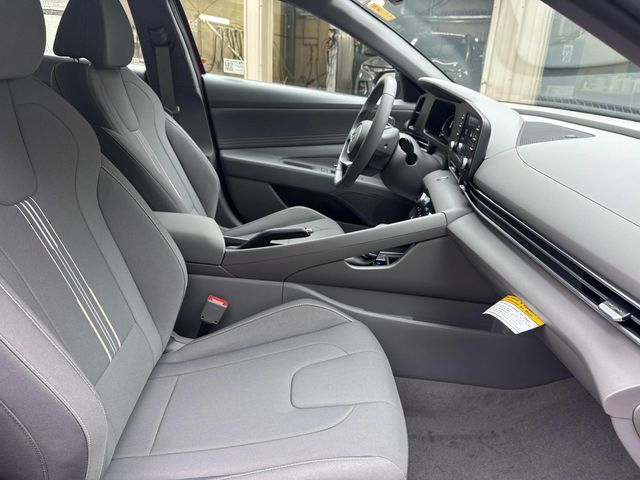 2025 Hyundai Elantra - Image 26