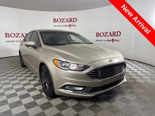 2018 White Gold Ford Fusion Hybrid SE FWD Sedan
