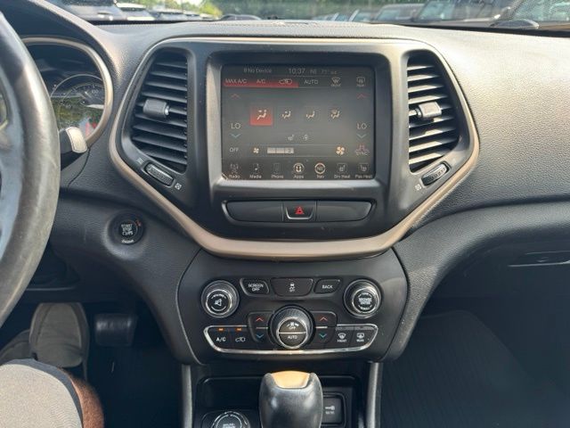 Used 2016 Silver Jeep Limited image 26
