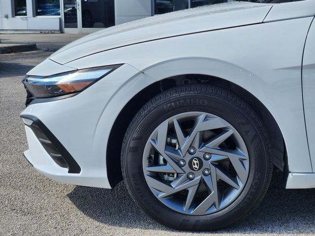 Used 2025 Hyundai Elantra Hybrid Sedan