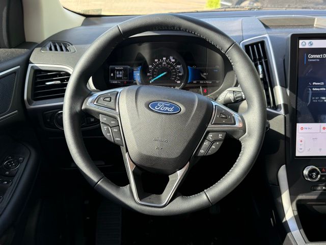 2023 Ford Edge SEL photo
