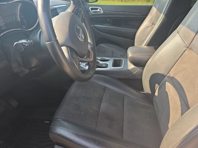 Used 2019 Bright White Clearcoat Jeep Laredo E image 15
