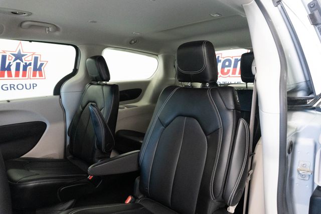 Used 2024 Chrysler Pacifica Van