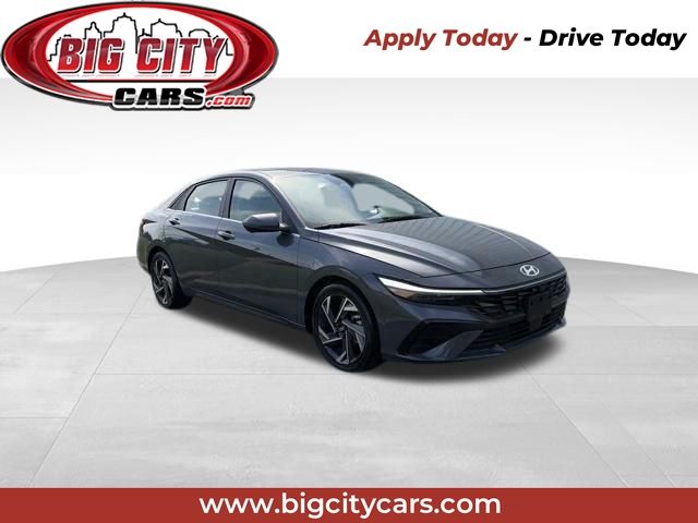 Gray 2024 Hyundai Elantra Sedan Front-Wheel Drive Continuously Variable Transmission