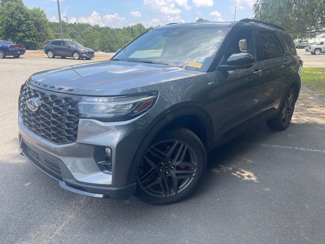 Used 2025 Gray Ford ST-Line image 2