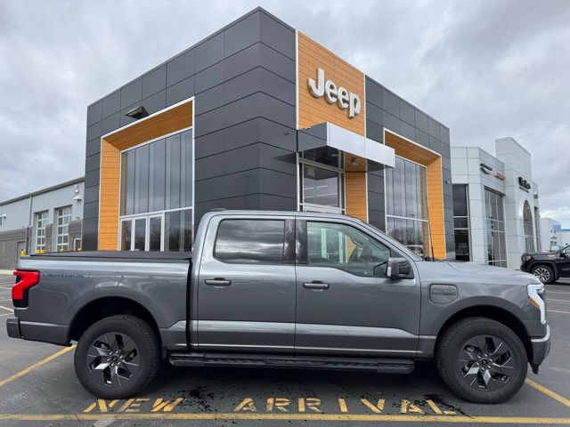 2022 Ford F-150 Lightning Lariat SuperCrew AWD