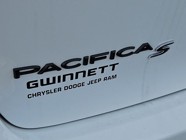New 2026 White Chrysler Limited image 29