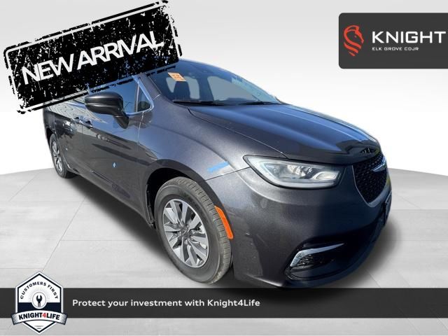 used 2022 Chrysler Pacifica Hybrid car, priced at $27,389