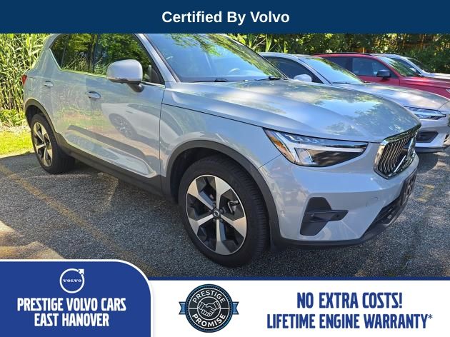 2025 Volvo XC40 Gris (Vapour Grey Metallic) SUV/Crossover Tracción en las cuatro ruedas Automática
