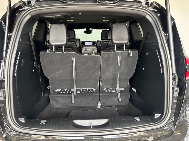 Used 2025 Chrysler Pacifica Van