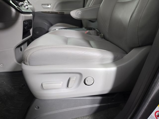 2019 Toyota Sienna XLE photo