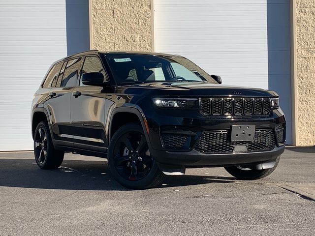 Diamond Black Crystal Pearlcoat 2025 Jeep Grand Cherokee Altitude X 4WD SUV / Crossover Four-Wheel Drive 8-Speed Automatic