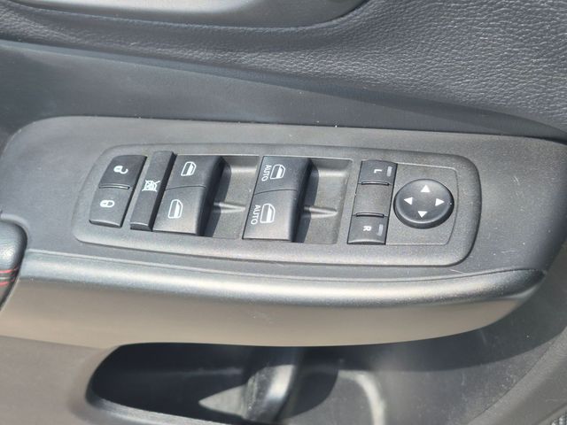 2022 Jeep Cherokee - Image 13