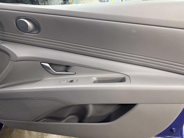 2025 Hyundai Elantra - Image 23