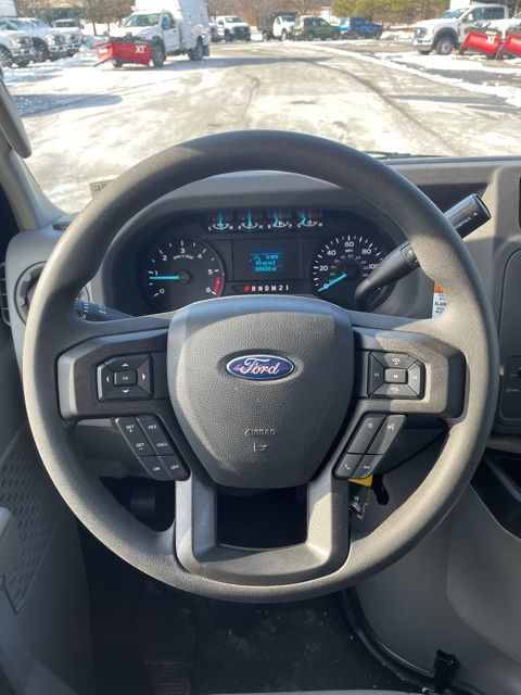 2025 Ford E-Series E-450 SD