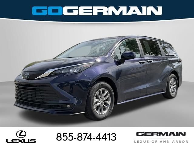 2025 Toyota Sienna XLE