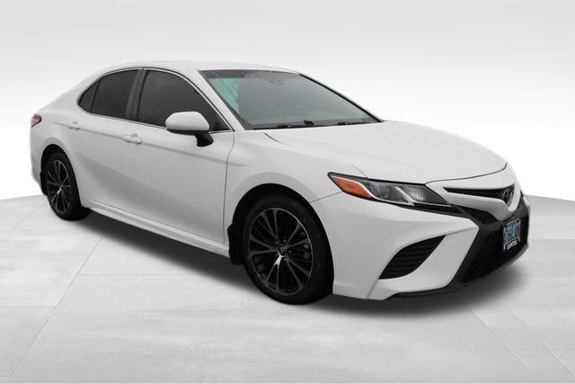 2018 Toyota Camry SE 17