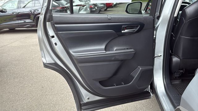 Used 2025 Toyota Highlander Hybrid SUV