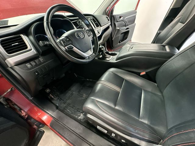 2019 Toyota Highlander SE Red at Spitzer Acura