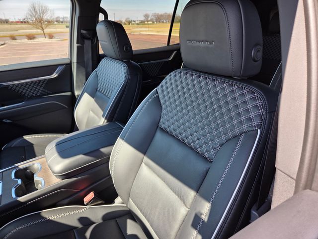 2025 GMC Acadia AWD Denali