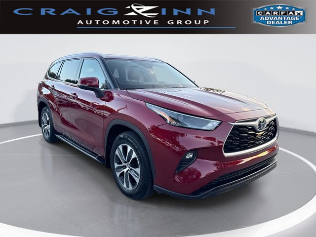 Red (Burgundy) 2022 Toyota Highlander SUV / Crossover Front-Wheel Drive 8-Speed Automatic