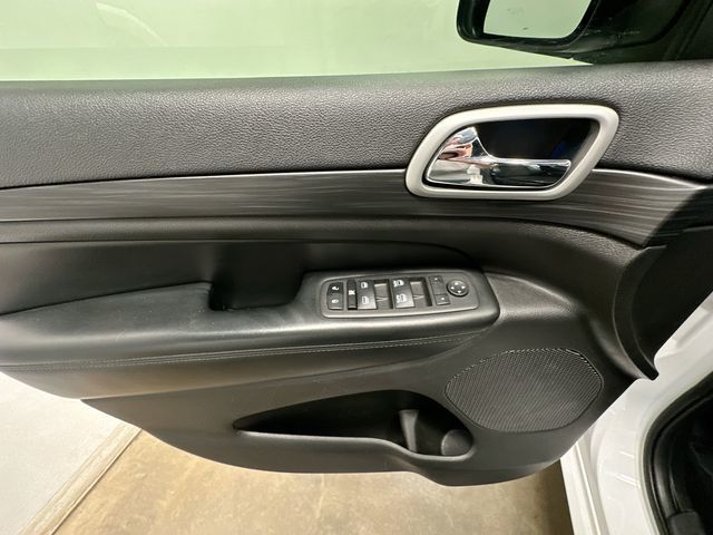 2019 Jeep Grand Cherokee Altitude White at Luther Ford