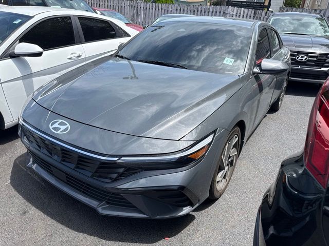 Gray 2024 Hyundai Elantra Sedan Front-Wheel Drive Continuously Variable Transmission