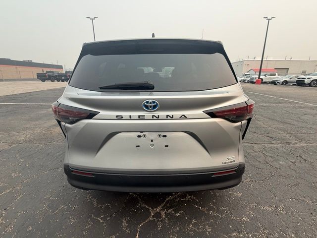 2024 Toyota Sienna XLE - Image 4