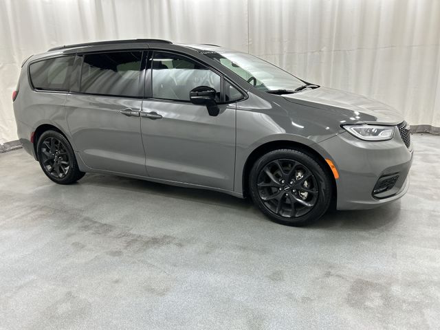2025 Chrysler Pacifica Limited FWD