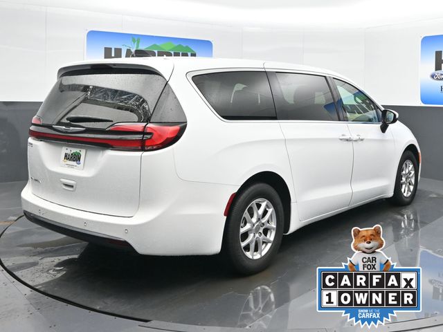 2023 Chrysler Pacifica Touring L photo
