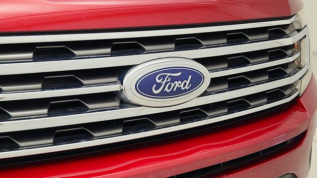 2019 Ford Expedition XLT Red at Autostrade