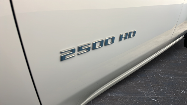 Used 2025 Summit White Chevrolet LT image 40
