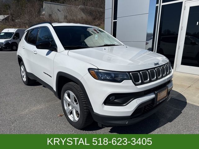 Bright White Clearcoat 2022 Jeep Compass Latitude 4WD SUV / Crossover Four-Wheel Drive 9-Speed Automatic
