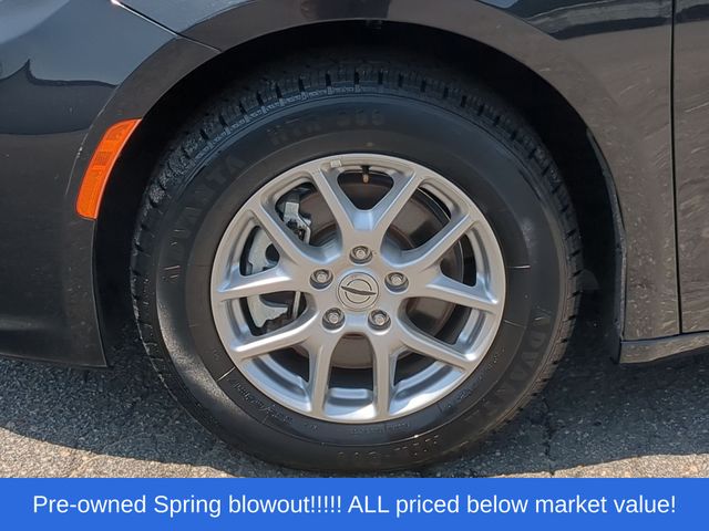 Used 2023 Black Chrysler Touring L image 18