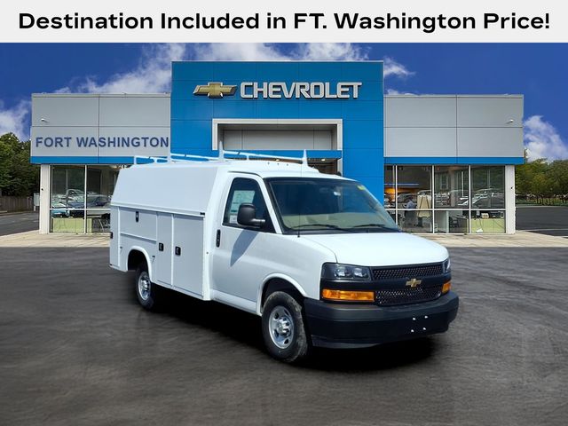Summit White 2025 Chevrolet Express Chassis 3500 Cutaway 139 Van Rear-Wheel Drive 8-Speed Automatic Overdrive