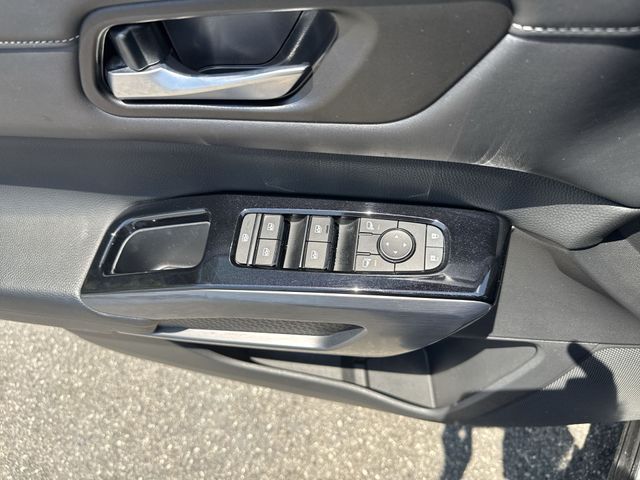 Used 2023 Silver Nissan SL image 29