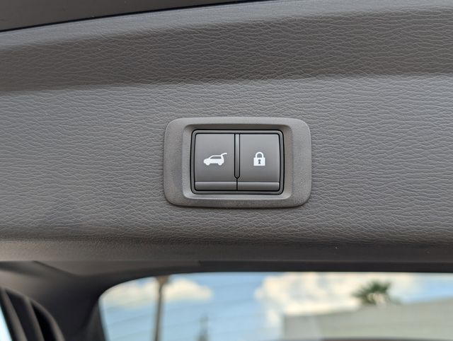 Used 2025 Black Mitsubishi SE image 28