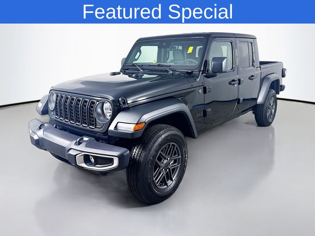Black Clearcoat 2025 Jeep Gladiator Pickup Truck Four-Wheel Drive 8-Speed Automatic