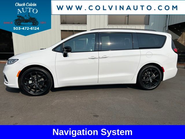 Bright White Clearcoat 2025 Chrysler Pacifica Minivan Front-Wheel Drive 9-Speed Automatic