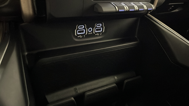 Used 2022 Diamond Black Crystal Pearlcoat Ram Laramie image 27