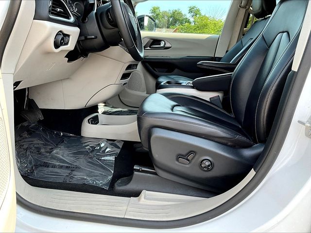 Used 2024 Chrysler Pacifica Van