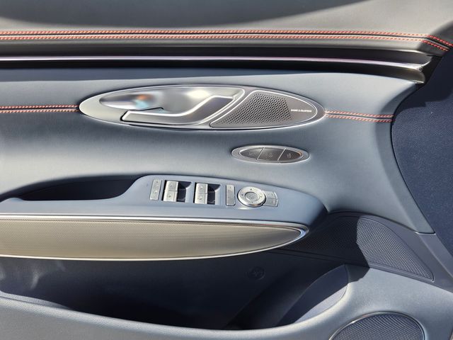 2027 Genesis Gv70