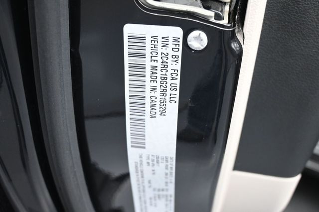 Used 2024 Chrysler Pacifica Van
